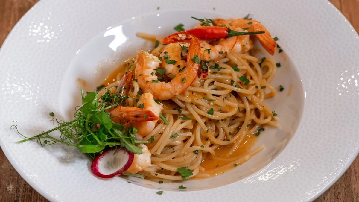 Spaghetti all 'aglio olio peperoncino e gamberi