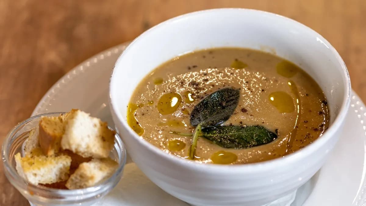 Vargányakrémleves szarvasgomba olajjal