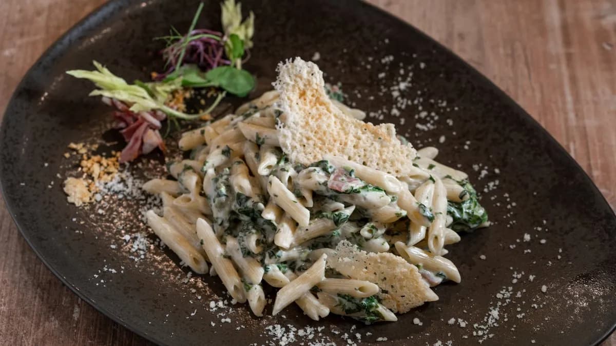 Tejszínes-spenótos penne csirkével