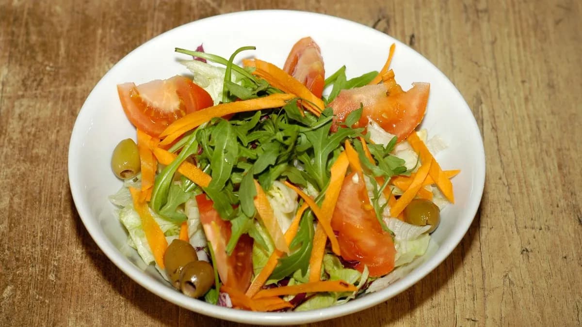 Friss vegyes saláta