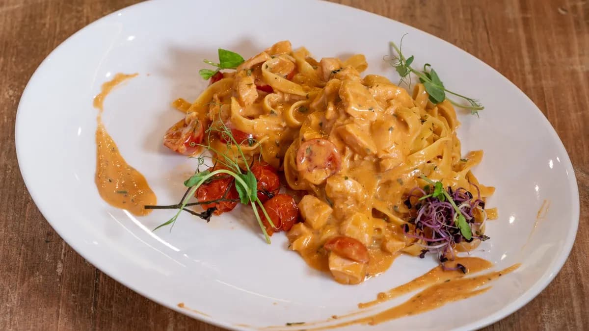 Friss tejszínes tagliatelle lazaccal