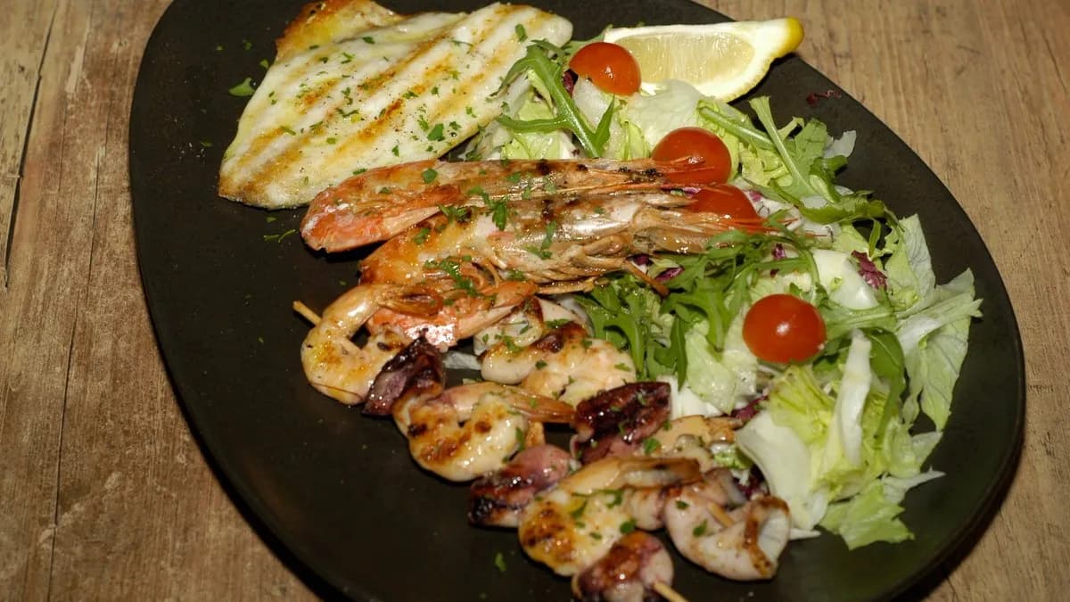 Grillezett vegyes haltál