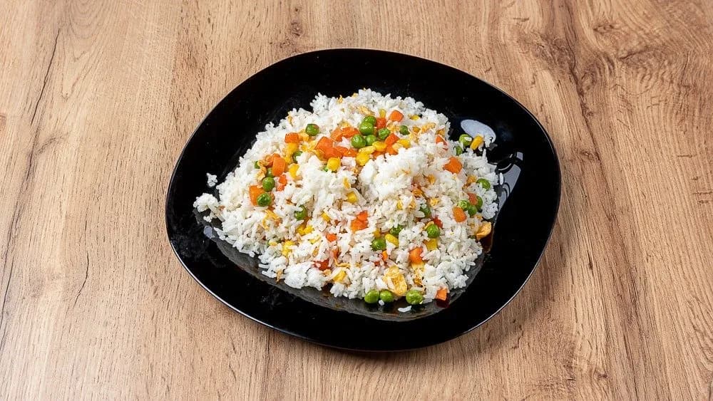 Zöldséges rizs tojással