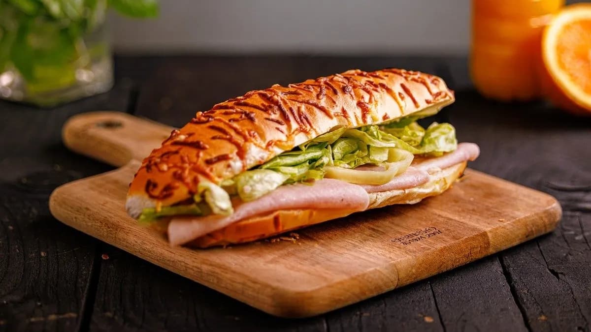 Sonkás sajtos kifli