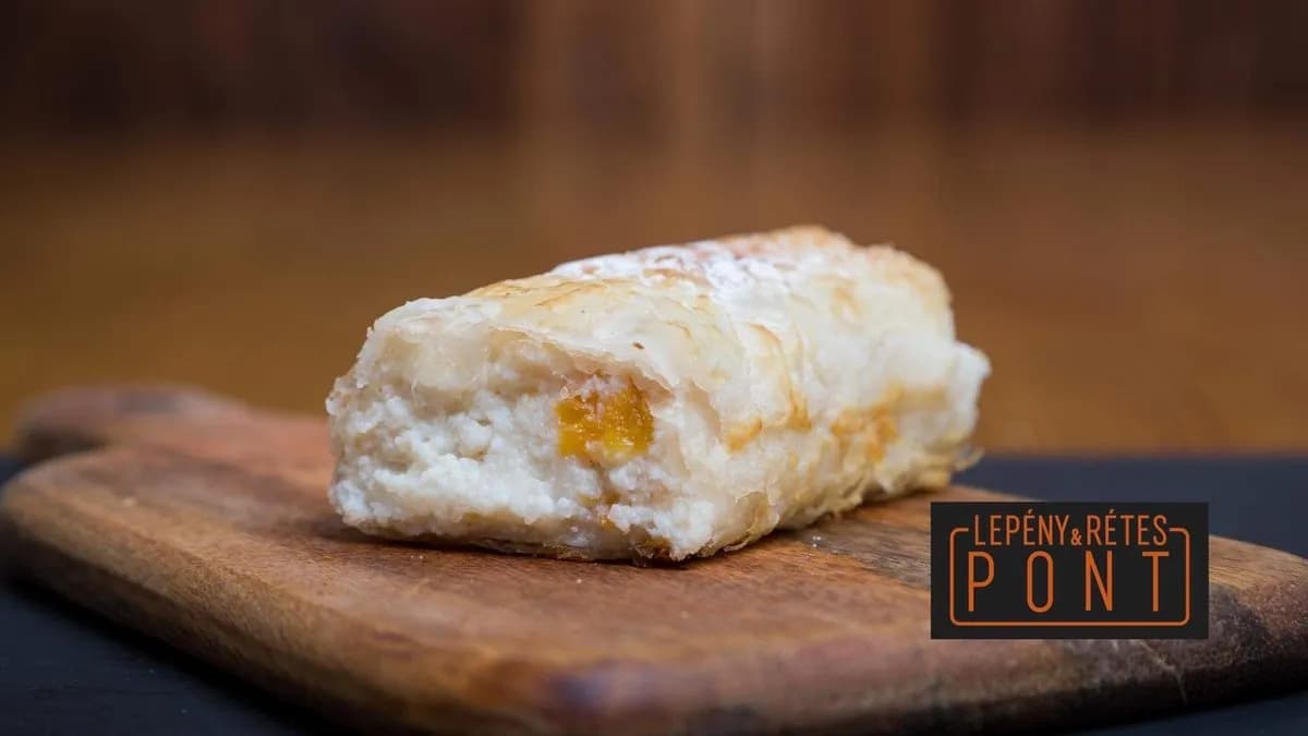 Túrós-barackos rétes