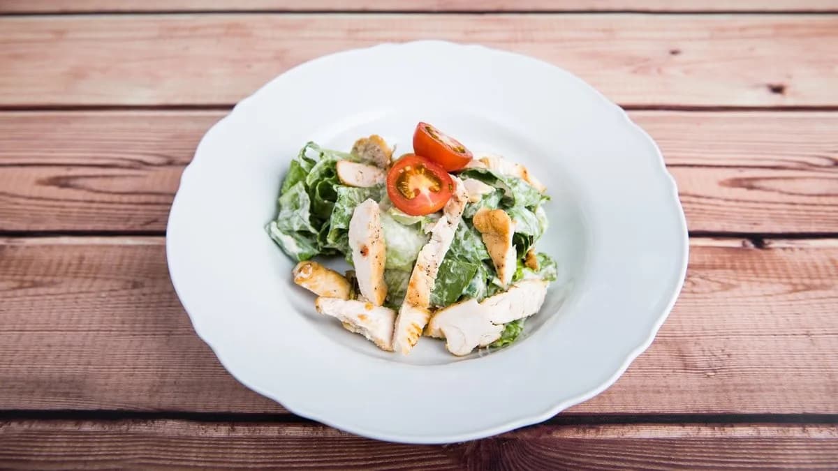 Cézár saláta csirkével