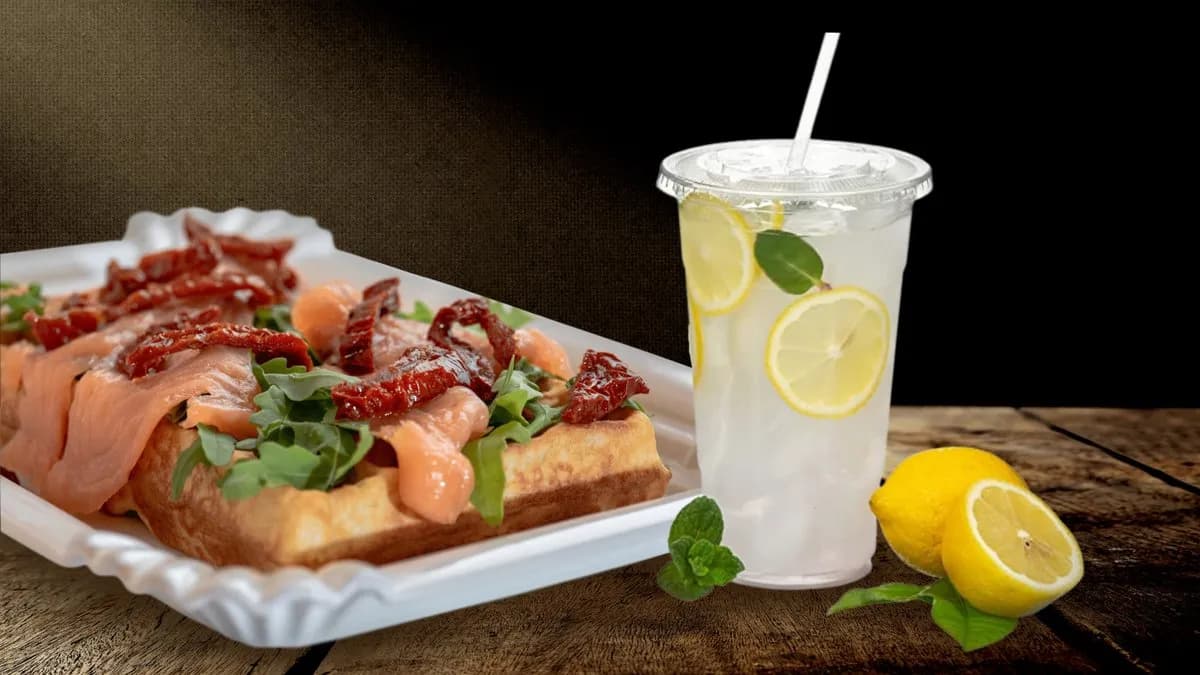 Füstölt lazacos gofri + 0,5 L házi limonádé