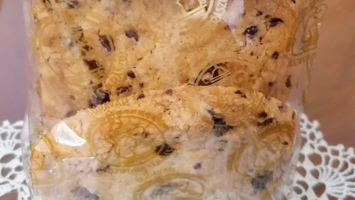 Házi teasüti:csoki darabokkal 20-25dkg