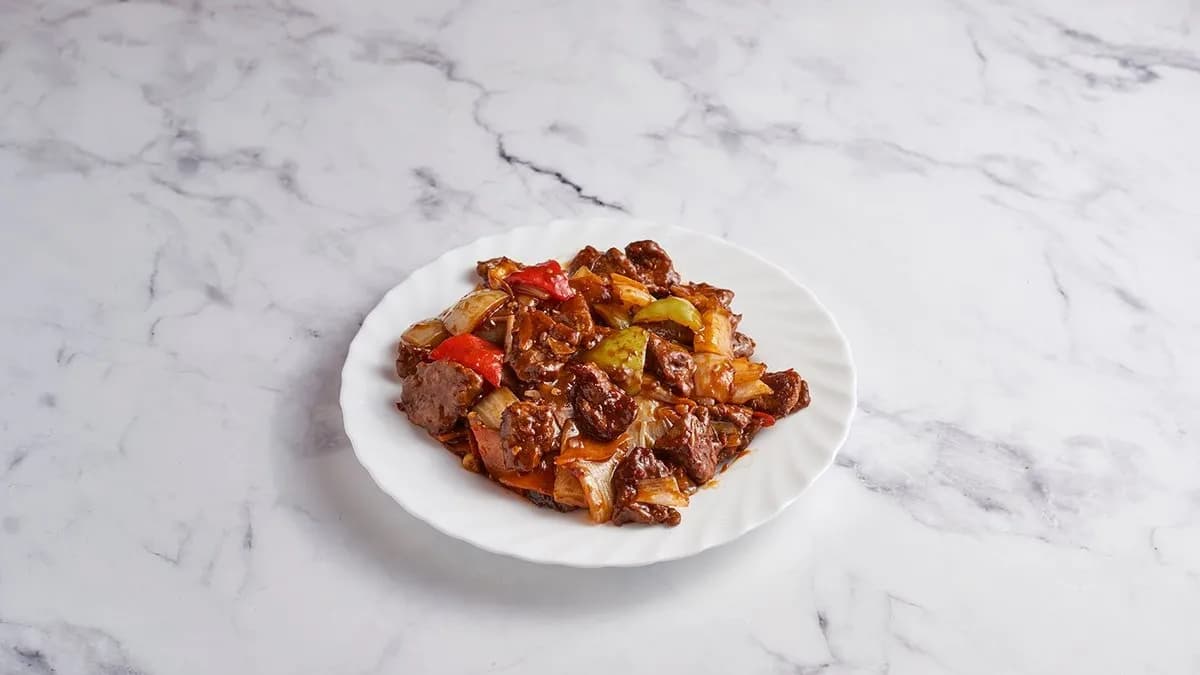 牛肉蛋炒饭(Csipős) Marhahús Szecsuáni módra tojásos rizzsel 牛肉和蛋炒饭