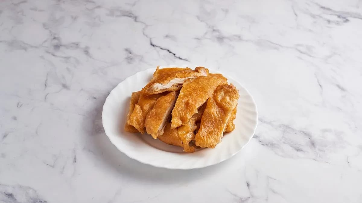 Illatos omlós csirkehús főtt rizzsel香酥鸡和白米饭