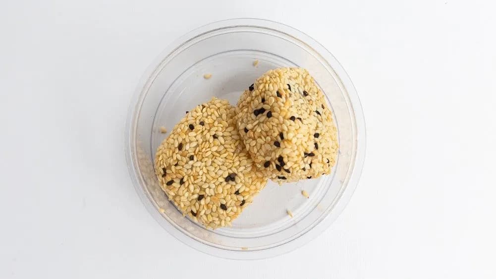 Szezámos rizsgolyó