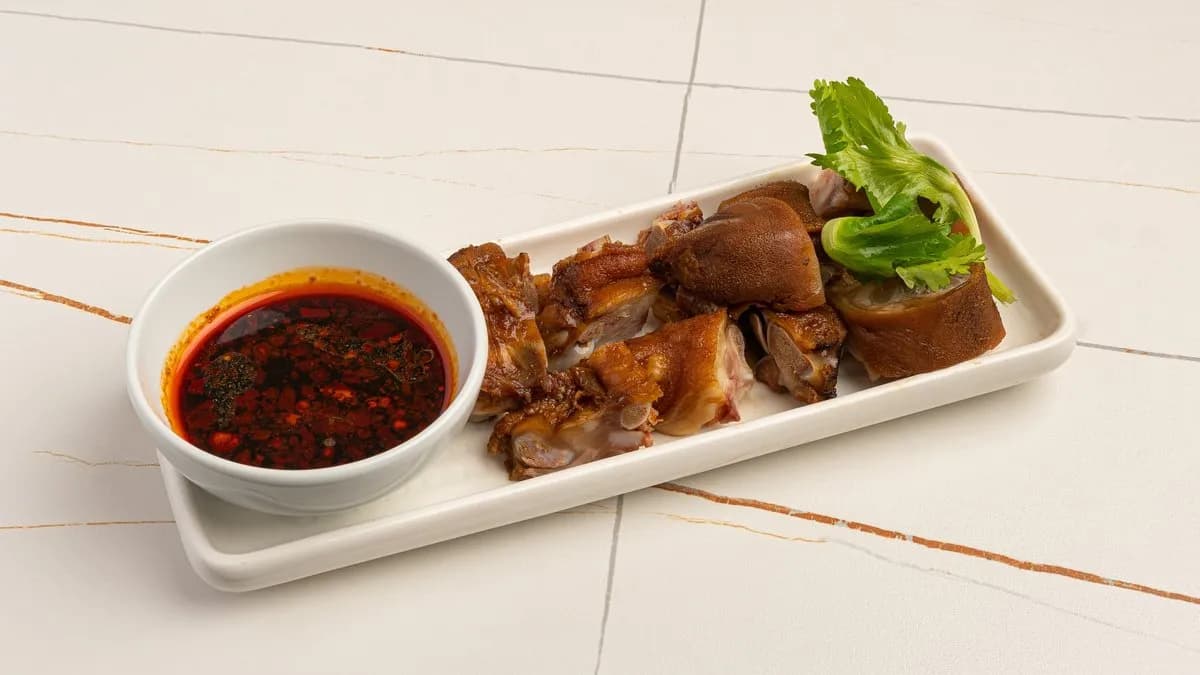 Sértescsülök 卤猪手 Párolt sertés csülök