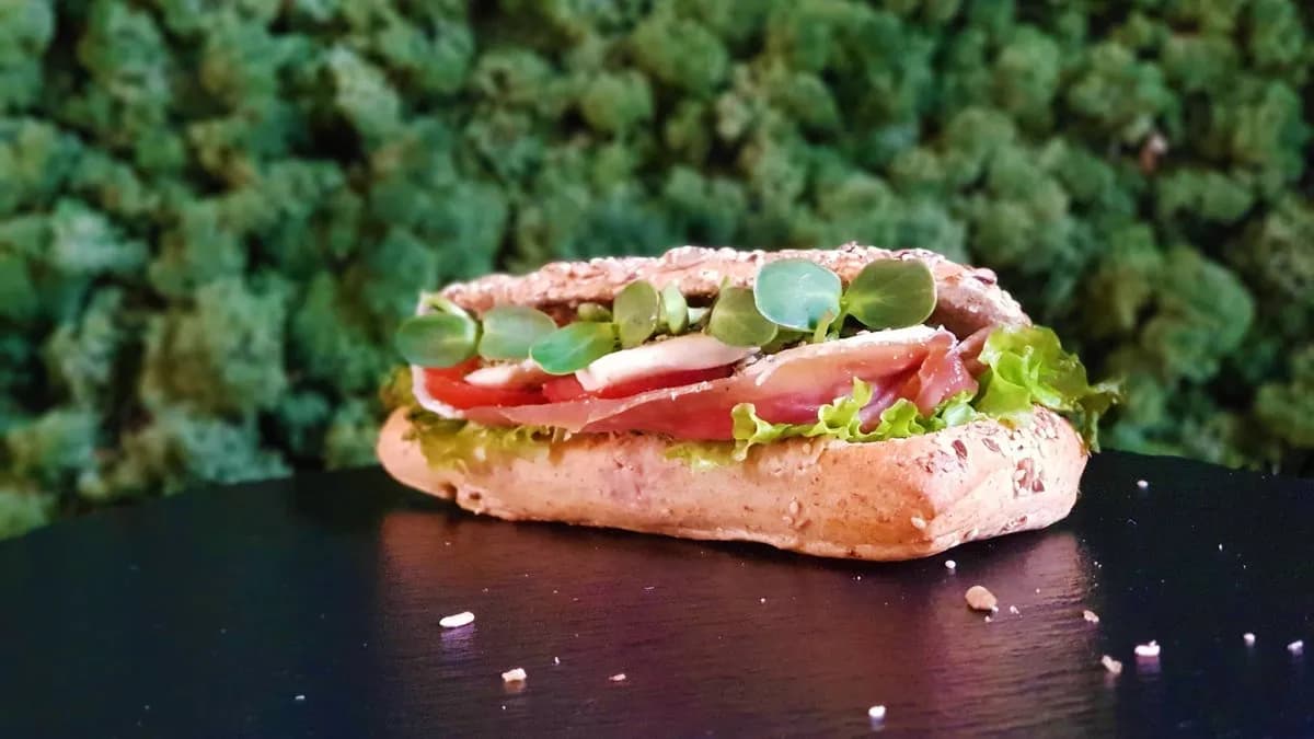 Sonka-mozzarella szendvics