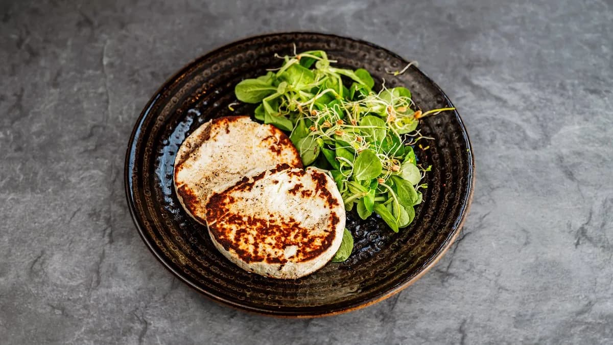 Kecskesajtos-gránátalma saláta