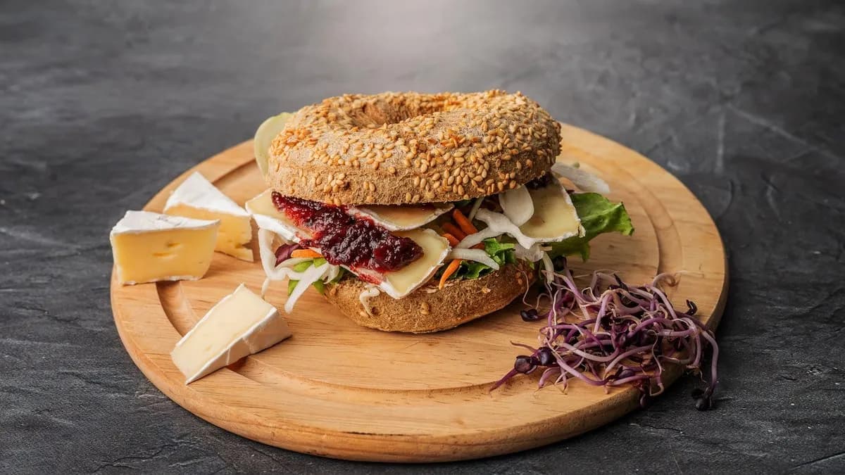 Selymes húsmentes bagel (Camamberttel)