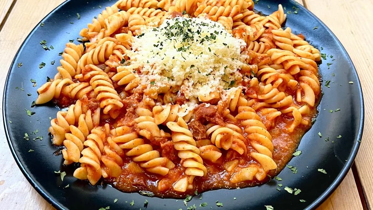 Tonhalas Fusilli (Nagy adag) + Paradicsomleves + Saláta + Desszert + Ital