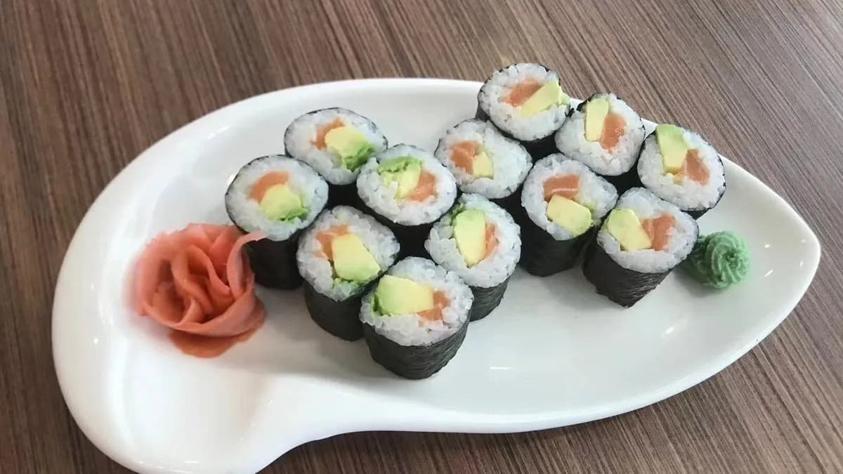 M10 Sake avokádó maki-12db