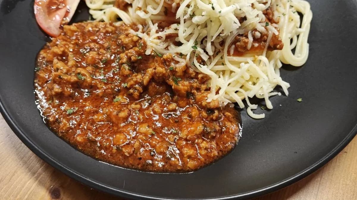 Bolognese -házitésztával
