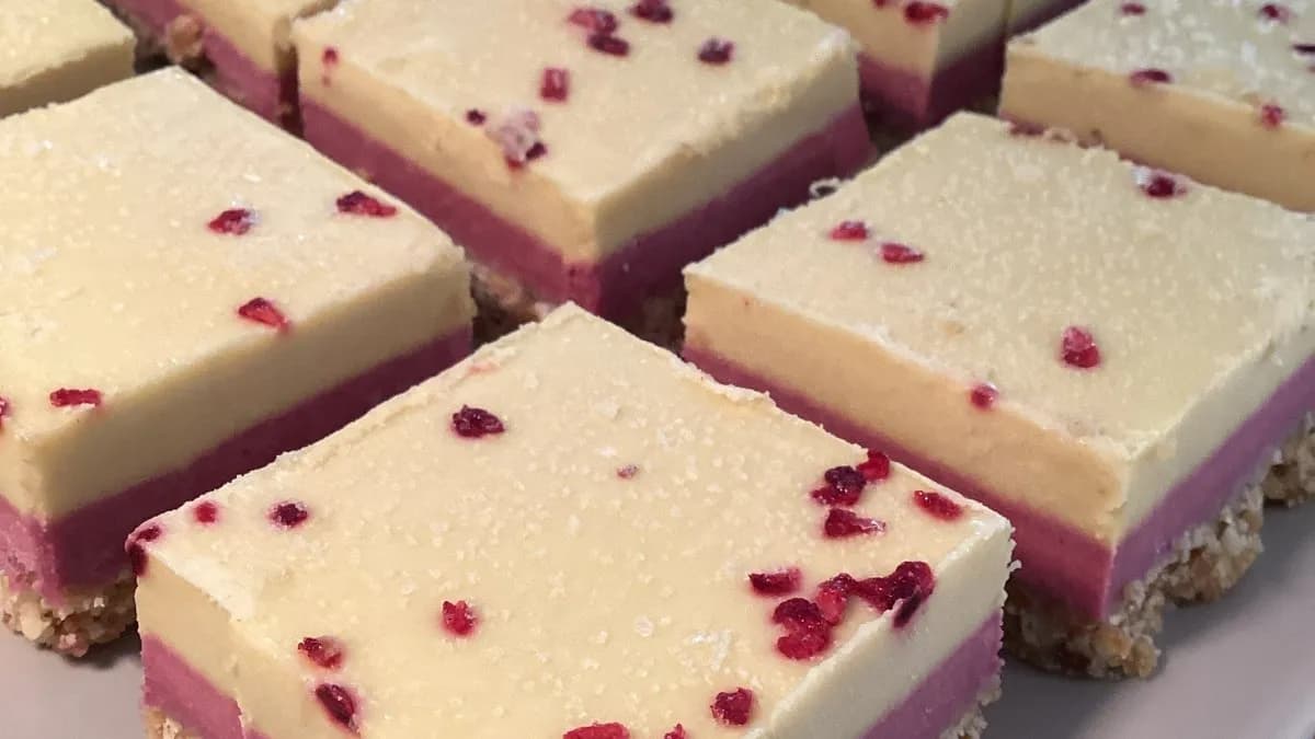 Nyers vegán málnás-passiógyümölcsös kocka