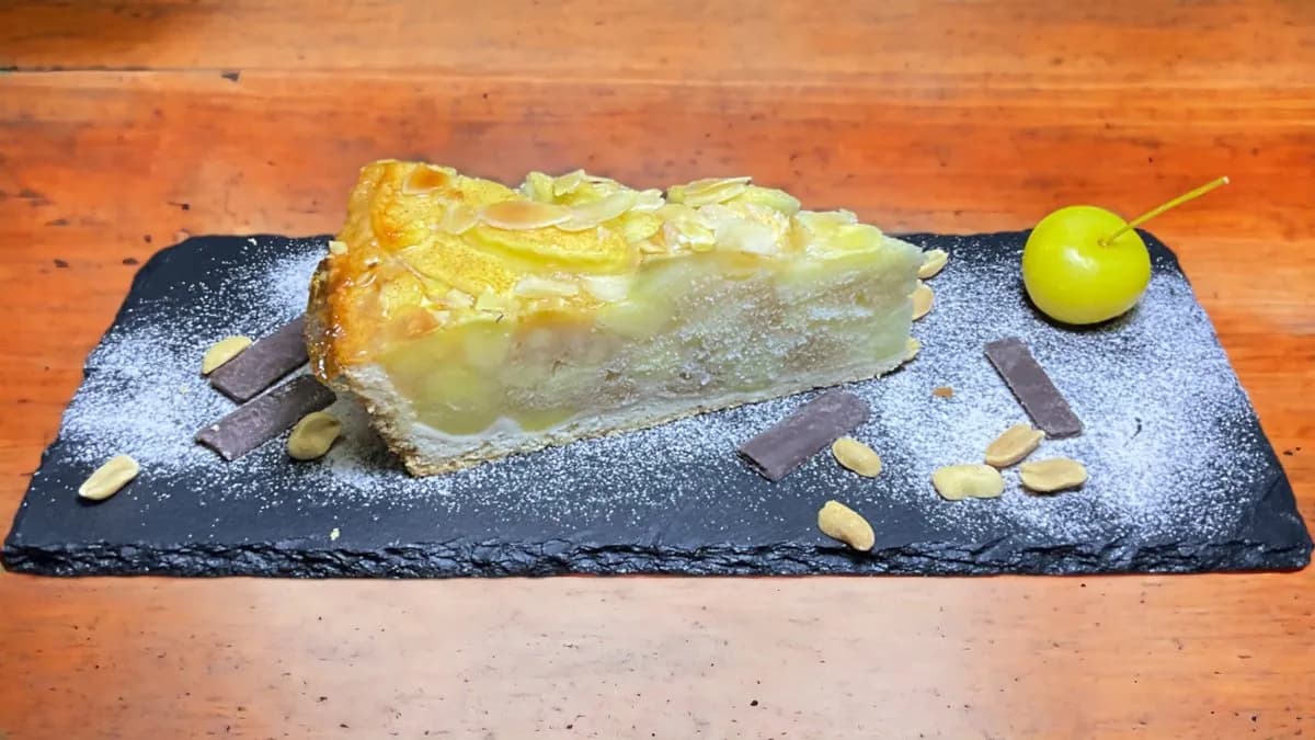 Almatorta mandulával