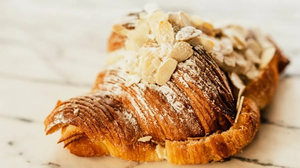 ALMOND CROISSANT