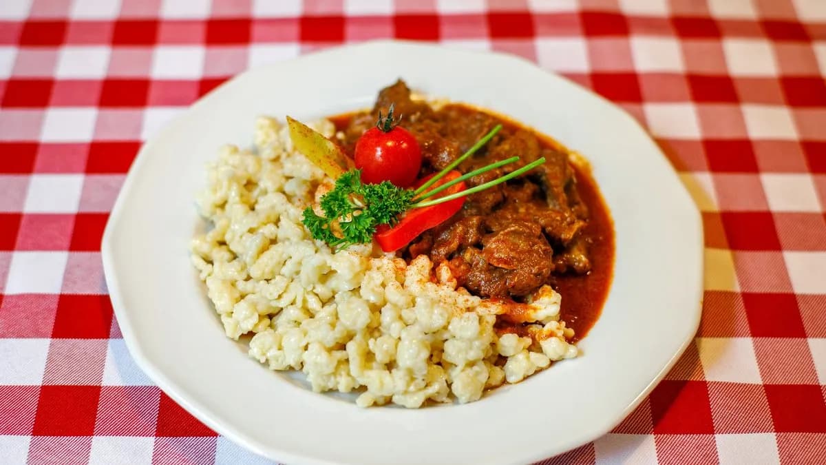 Marhapörkölt galuskával