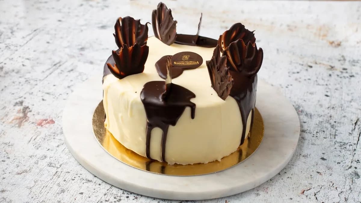 Ez+Az torta (egész)