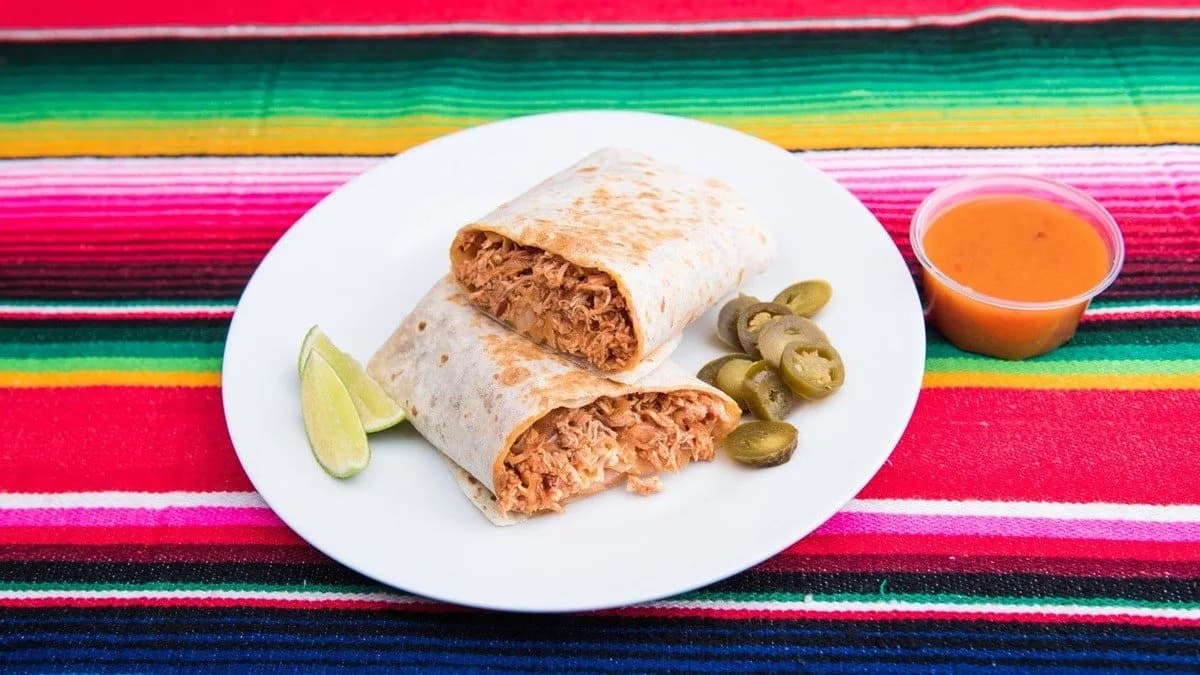 Burrito de Tinga de Pollo