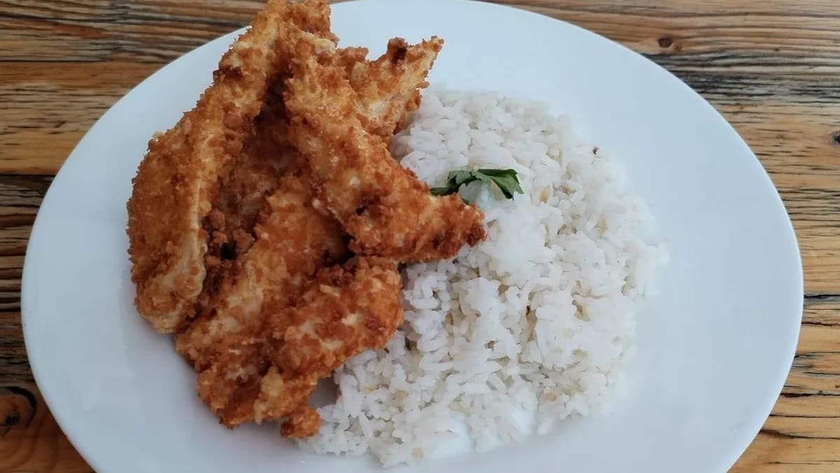 Rántott csirkemell csikok jázmin rizzsel