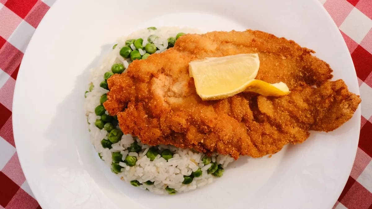 Rántott karaj rizi bizivel