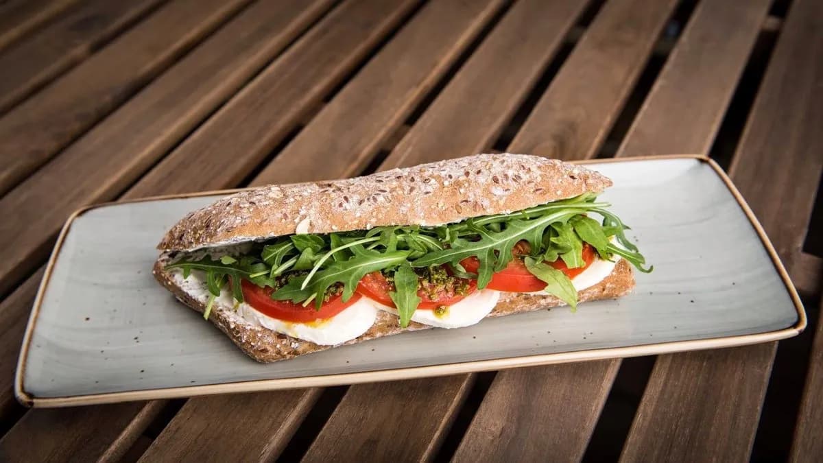 Mozzarella pesto bagett