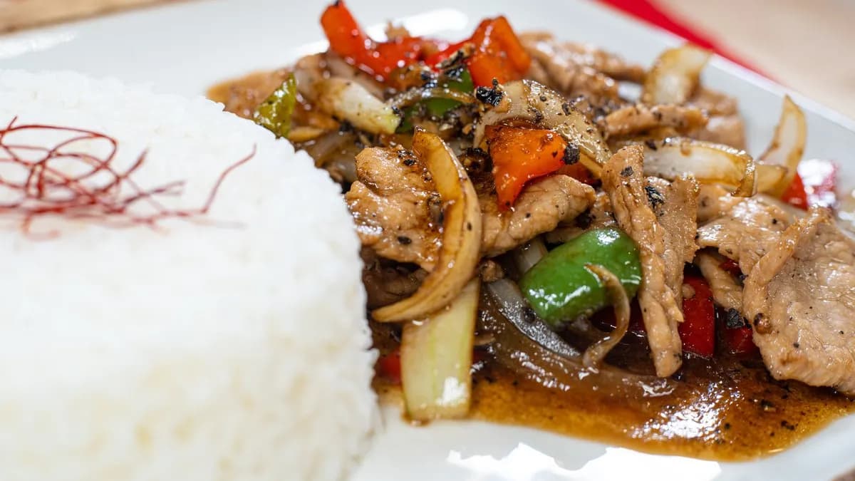 Csirke vagy sertés fekete borssal