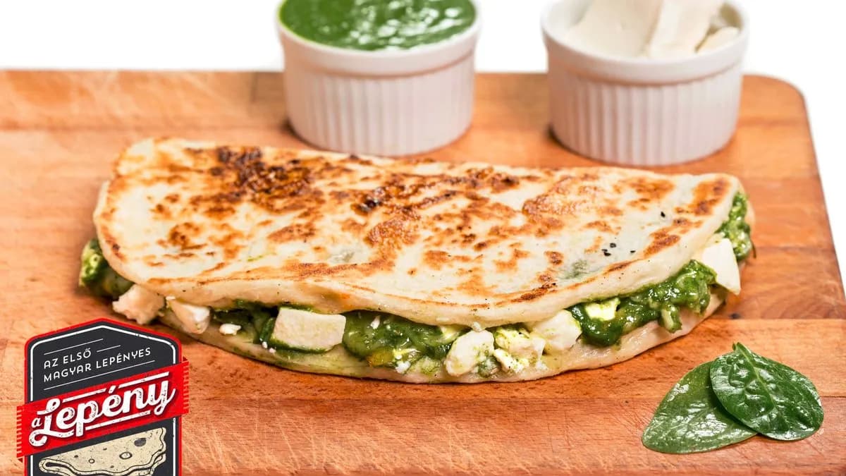 Spenótos fetás lepény salátával