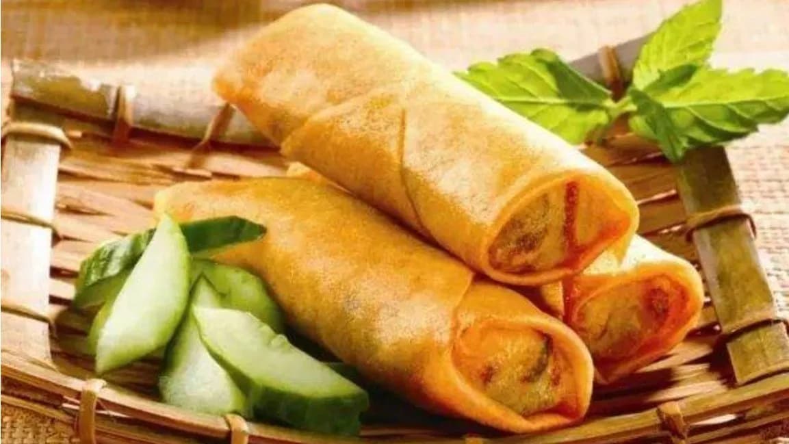 201.Tavaszi tekercs (6 db)/Spring roll (6 pieces)