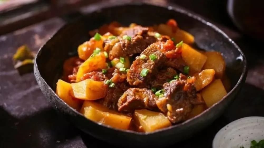 413.Marhapörkölt burgonyával/Beef stew with potatoes