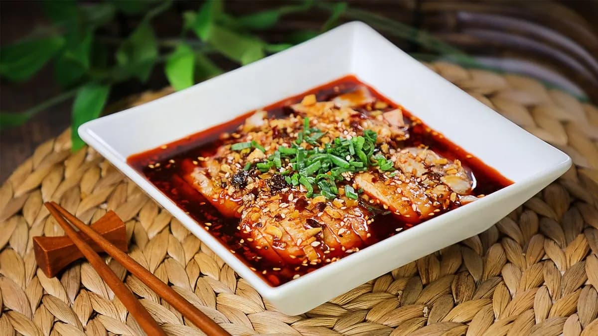 205.Csirke saláta combból (pikáns szójaszósszal)/chicken salad with spicy so