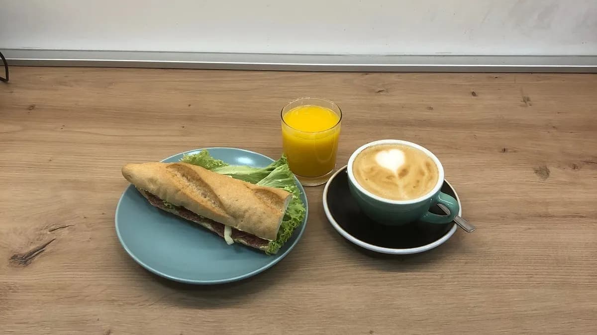 Téliszalámis szendvics menü