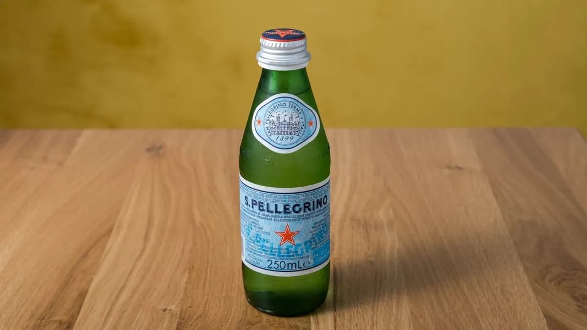 San Pellegrino szénsavas ásványvíz üvegben 0,25l