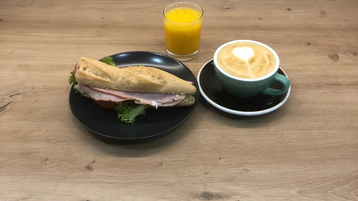 Sonkás szendvics menü