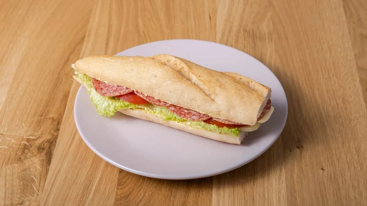 Téliszalámis szendvics