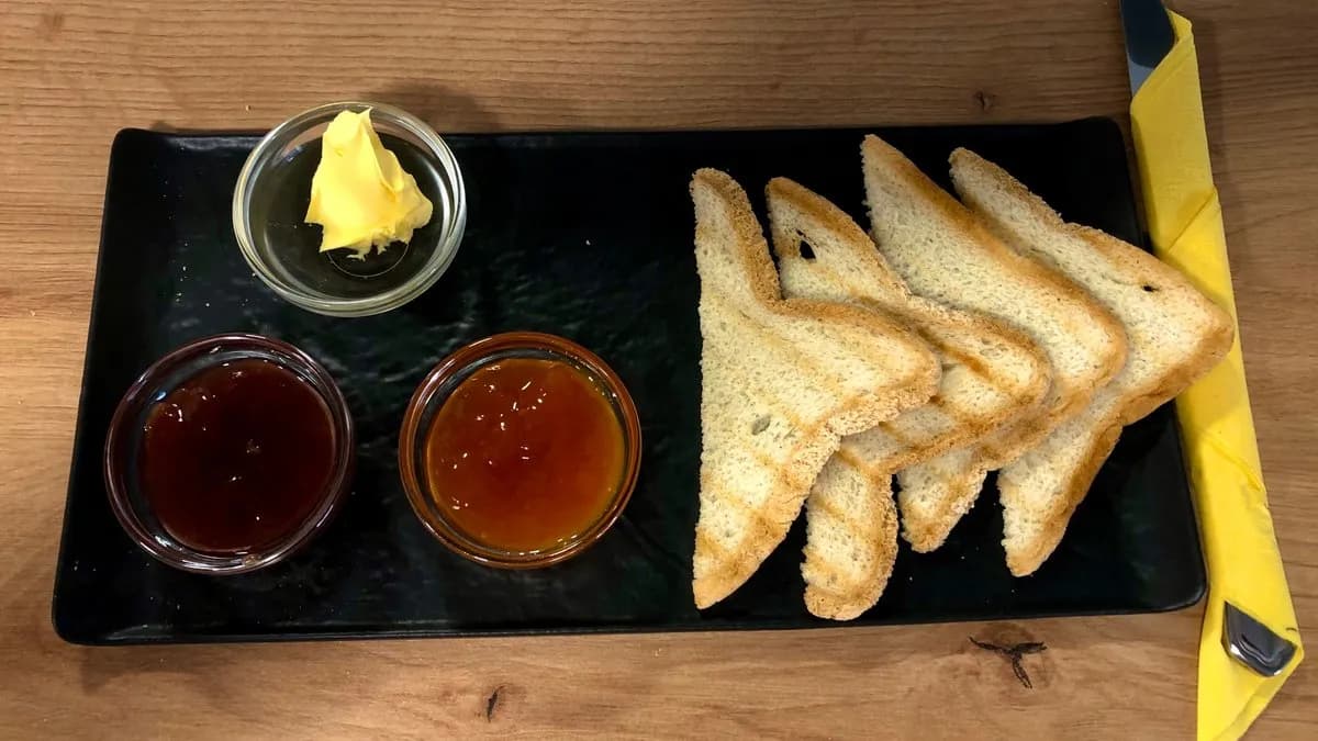 toast kenyér dzsemmel