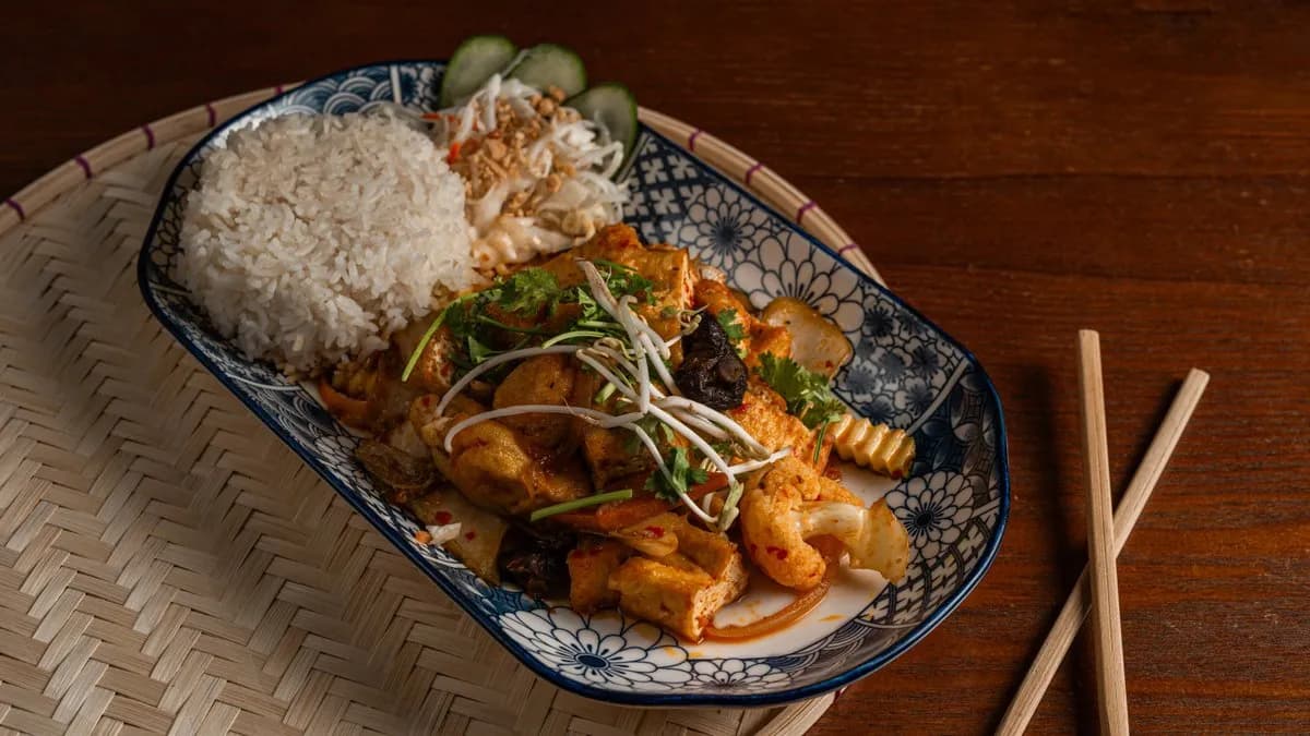 Sült tofu speciális házi chilis, citromfüves szósszal - D19