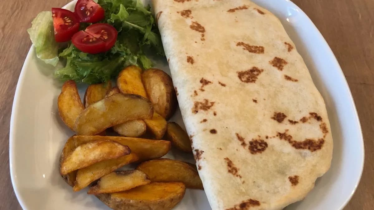 Görög csirkés lepény édesburgonyával vagy steak burgonyával és salátával