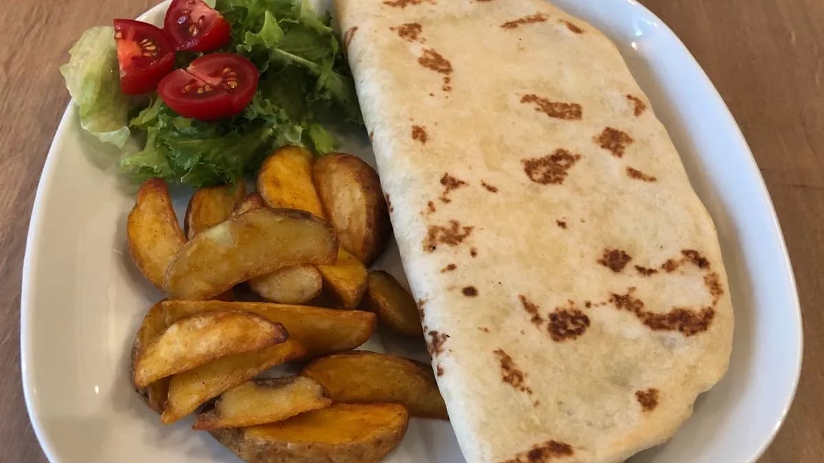 Parajos-fetás lepény édesburgonyával vagy steak buronyával és salátával