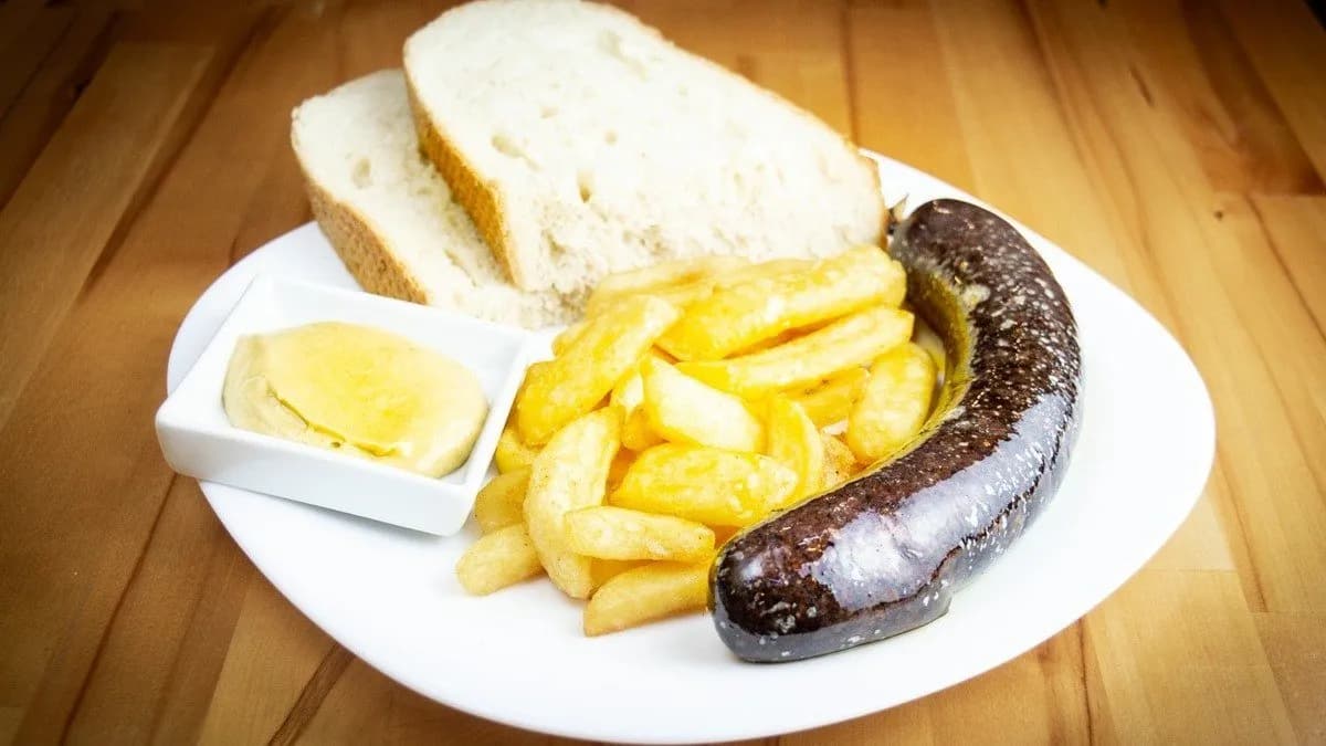 Házi sült véres hurka tál