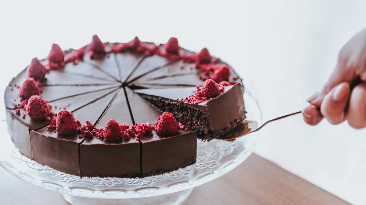 Paleo csokoládétorta málnával (14 szeletes)