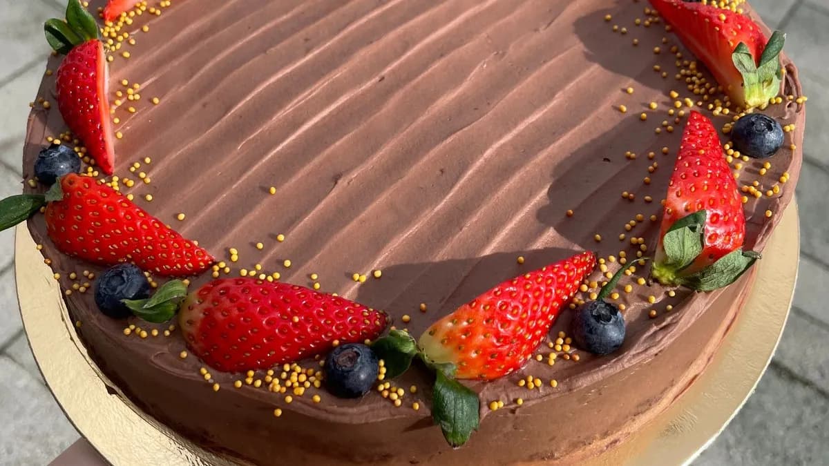 Belgatejcsokoládé torta (14 szeletes)