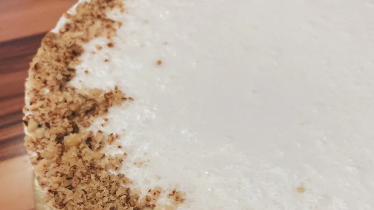 Paleo Diótorta meggyel