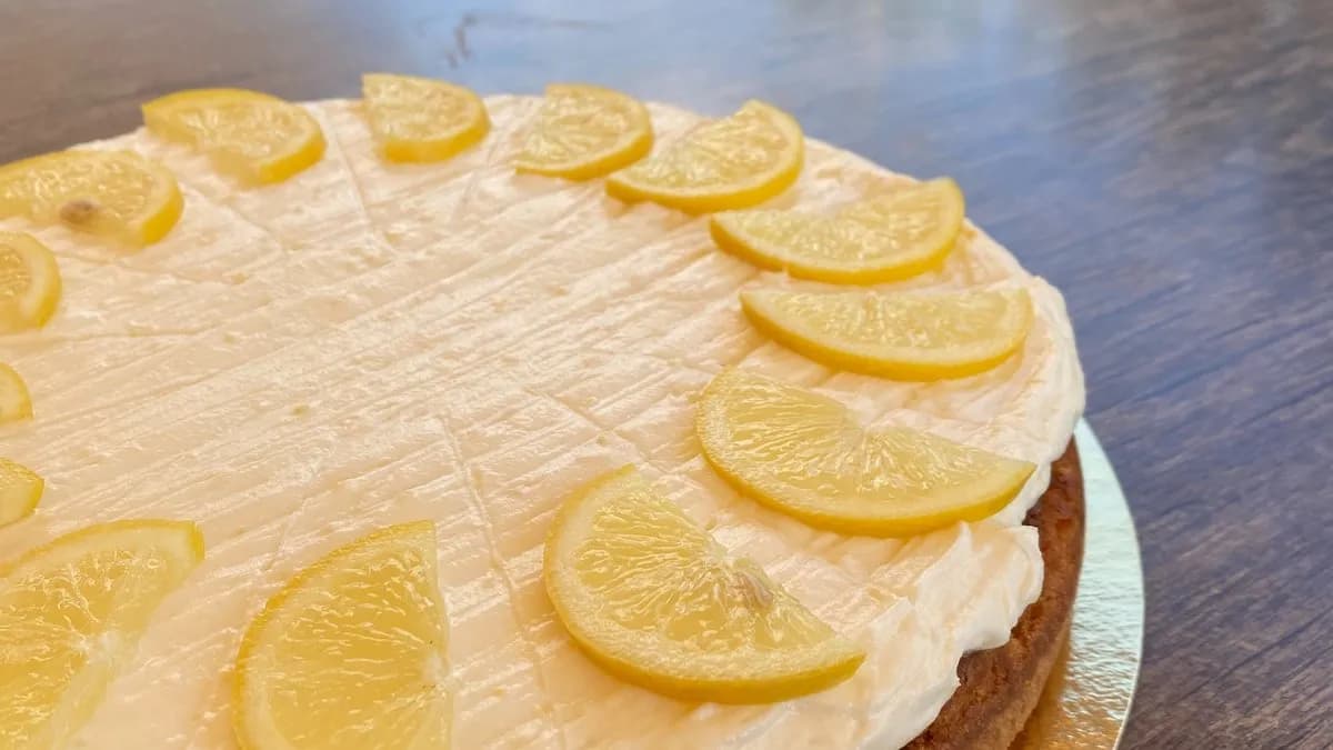 Sajttorta citromkrémmel (14 szeletes)