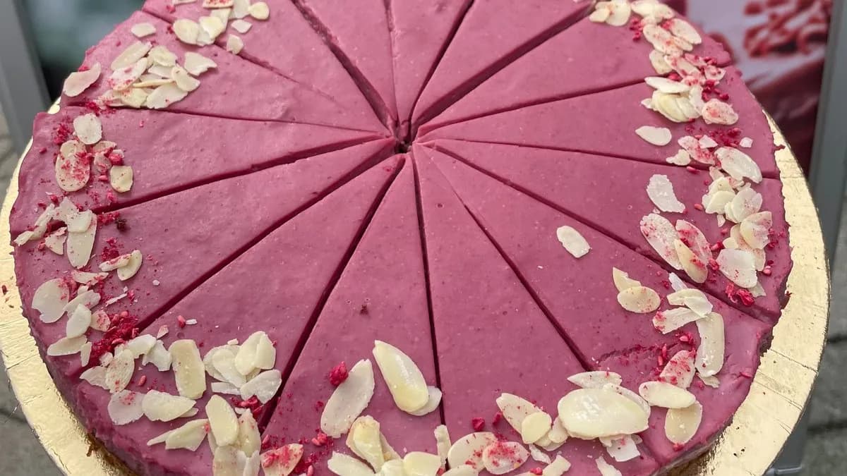 Vegán mandulás málnatorta (14 szeletes)